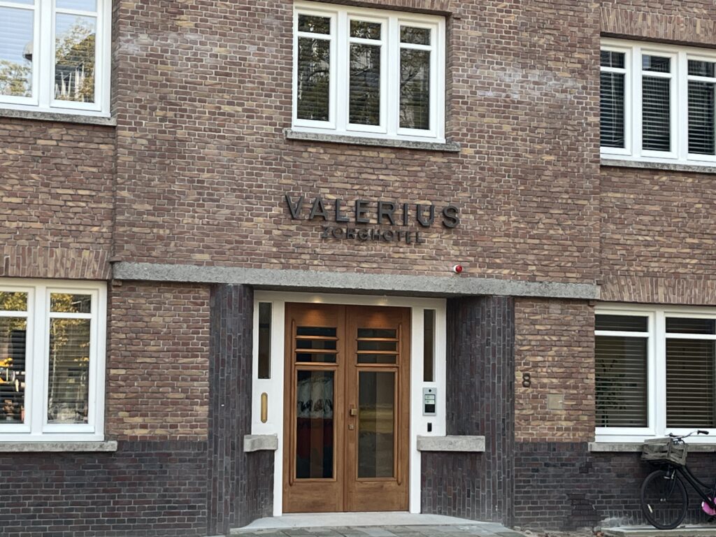 Entree Lassusstraat 8